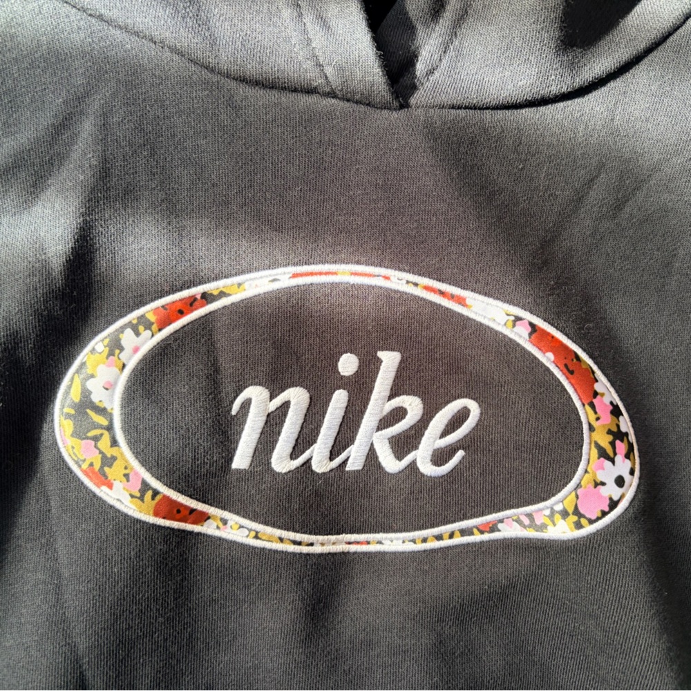 Nike Black Hoodie with Floral Emblem size 1x - Picture 2 of 3
